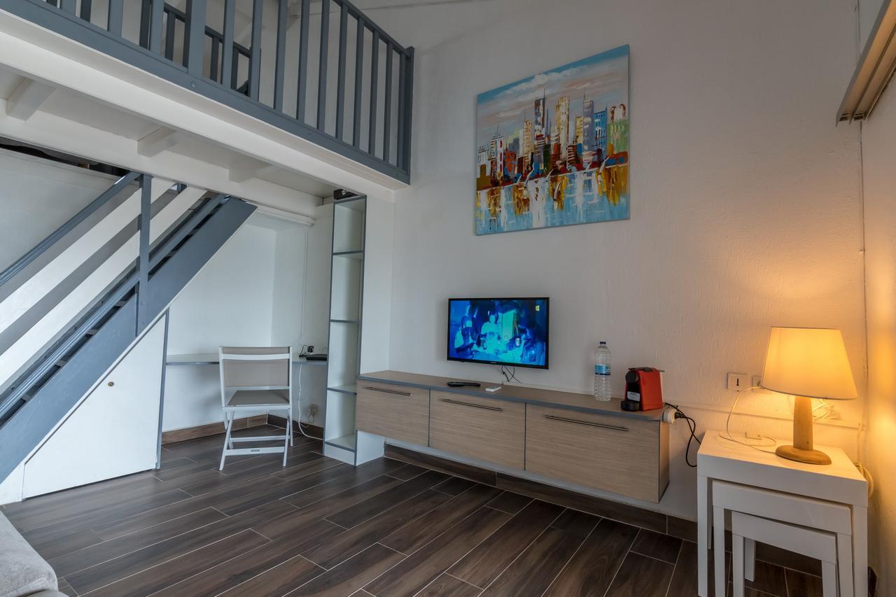 Superbe Studio En Duplex, Vue Sur Mer Et Piscine Apartment Ле Госие Екстериор снимка